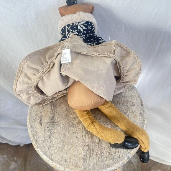 Rare Vintage Female Dog Shelf Sitter Unique Collectible Snowflake Sweater ❄️ - Picture 4 of 7